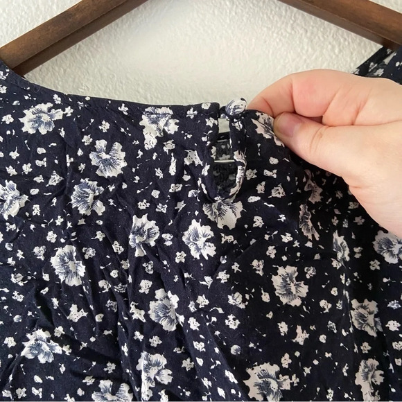 Navy Floral Long Sleeve Patterned Blouse Lightweight Size Medium Style M5569 Top - Picture 3 of 10